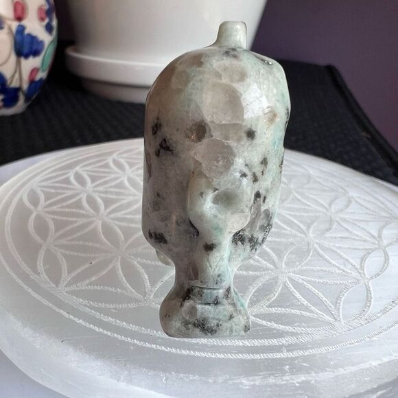 Star Wars R2-D2 Kiwi Jasper Crystal Carving - Picture 6 of 11